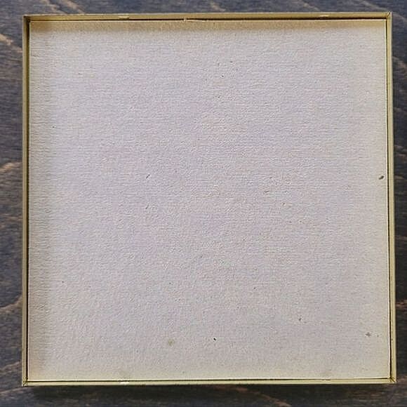 Vtg 5-photo gold tone artist printed picture frame 5.5 × 5.5 - Picture 6 of 14
